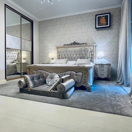 Luxury Design Apartments In The Center Of Kiev Екстериор снимка