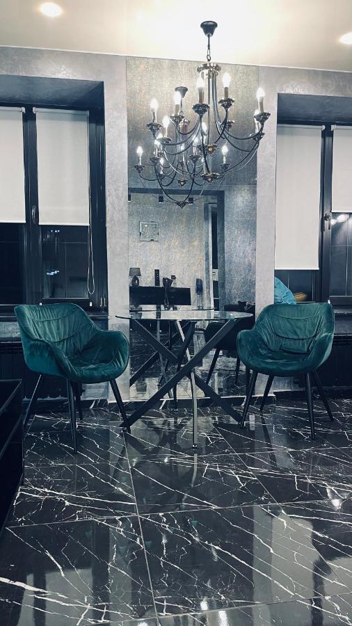 Luxury Design Apartments In The Center Of Kiev Екстериор снимка